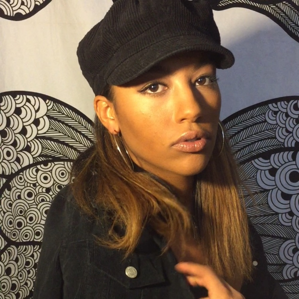 Meet your Posher, Christarra